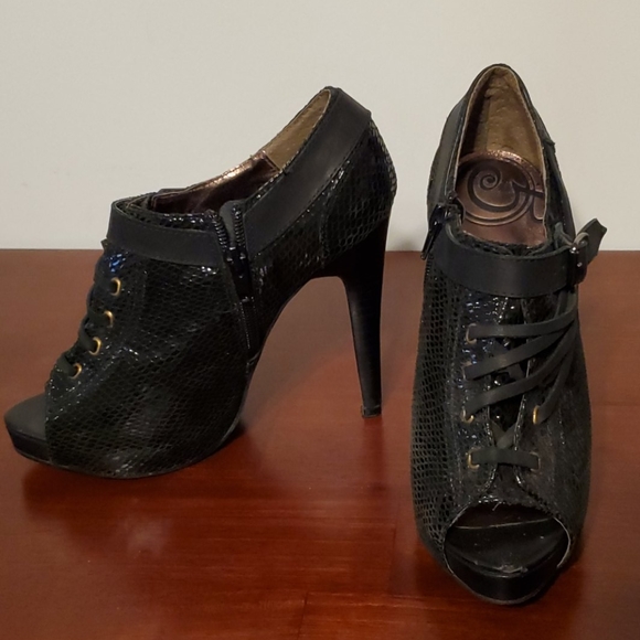 Gabriella Rocha booties, size 6 - Picture 2 of 5